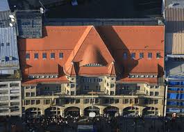 Wer als anleger in wohnungen investierte, konnte sein vermögen also beinahe verdoppeln, während die rendite bei einfamilienhäusern geringer ausfiel. Suddeutscher Verlag Verwaltungszentrum