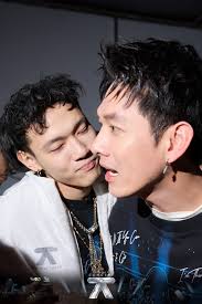 mình tính làm vlog thì nên mua Sony ZV 1 mark 2 hay Osmo Pocket 3 v mng  uii. Ai đã trải nghiệm rùi thì cho mình lời khuyên vớiiiii 😓🙏🏻🥹