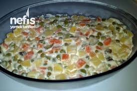 Biraz kalorili bir salata kabul ediyoruz ancak bunun için vermiş olduğumuz servis önerisine bir göz atın. Amerikan Salatasi Rus Salatasi Nefis Yemek Tarifleri