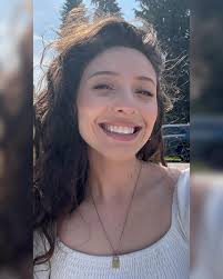 No Moon” Official Music Video Directed by Donovan Wilson @beepresolve  Cinematography & Editing by Ben Maestas @swae.media Featuring Christopher  Kok @christopherbkok Song by Victoria Fragoso @toyamakesmusic Music  Produced by @qrs_tacoma