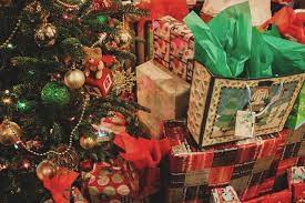 Die bescherung (auch weihnachtsbescherung oder landschaftlich veraltend einbescherung) ist ein christlicher weihnachtlicher brauch, bei dem weihnachtsgeschenke ausgetauscht werden. Bescherung Alter Weihnachtsbrauch Am Heiligen Abend