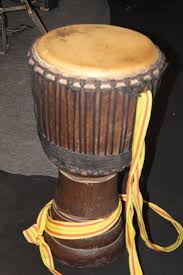 De tamtam is een op de gong lijkend metalen slaginstrument (idiofoon). File Un Tam Tam Jpg Wikimedia Commons