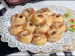 طريقة عمل عجينه الفطائر بحشوات مختلفه على طريقة الشيف غفران كيالي من برنامج هيك نطبخ فوود Youtube Food Doughnut Desserts