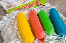 Knete Selber Machen 400g Mehl 200g Salz 2 El Zitronensaure Oder 2 Tl Weinsteinsaur Knete Selber Machen Kinderkostum Selber Machen Knetmasse Selber Machen