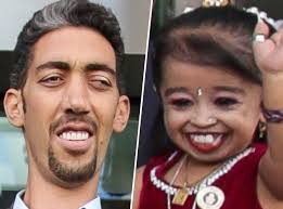 Edward nino hernandez est petit (70 cm) mais ça ne l'empêche pas d'avoir le rythme dans la peau puis comme on dit on peut être petit de taille mais grand de c'est beau internet pour pouvoir gonfler son ego tout en se protégeant derrière l'ordi, mais faites attention, le monde réél est tout autre. Video Quand L Homme Le Plus Grand Du Monde Rencontre La Femme La Plus Petite Du Monde