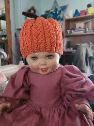 I made 2 pumpkin tuques in the wheat stitch, i love it. 1 for each  grandson. I'm using this doll to demo. Eli is the 2 last photos. I  originally began to