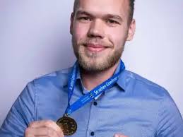 Fliesenleger in Aurich: Timm Eisenhauer gewinnt Deutsche Meisterschaften  und holt Gold