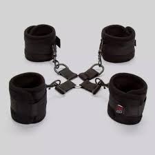 Heres What You Need to Look for in the Best Sex Restraints, According to a  Professional Dominatrix