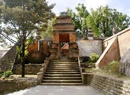 Tarzan dengan cepat berjalan ke arahku yang sedang telentang di lantai dan sekarang berdiri diantara kedua kakiku yang terbuka lebar itu. Kerajaan Mataram Islam Selamat Datang Di Blog Sederhana Saya