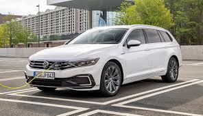 Außerdem verpasste vw seinem ehemaligen vielfahrer liebling mit. Neuer Vw Passat Auch Als Elektroauto Geplant