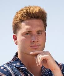 Shea Foster's Instagram, Twitter & Facebook