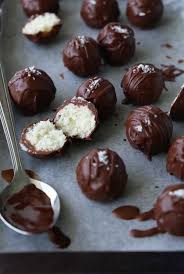 Easy Vegan Coconut Bountys Balls Covered In Chocolate Vanillacrunnch Food Lifestyle Blogger Recipe Healthy Vegan Desserts Food Easy Vegan