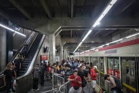 Metrô funciona normalmente após greve ser cancelada em SP