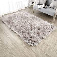 Fleece decke stola mit einfassband edle felloptik kissenhülle schaffell teppich edle felloptik wohndecke. Faux Lammfell Schaffell Teppich 180 X 80 Cm Lammfellimitat Teppich Longhair Fell Optik Nachahmung Wolle Bettvorleger Sofa Matte Rechteckig Braun Teppich Traumshop De