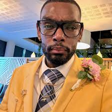 UCLA's Jackie Robinson Field ordered to close after VA campus ruling. MORE  ⬇️