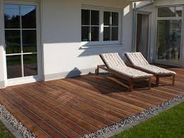 Het is mogelijk om deze kapschuur als maatwerk bij u aan te leveren, informeer. Terrasse Anschluss Zum Rasen Wenn Ebenerdig Mit Kies Holzboden Terrasse Terrasse Garten Terrasse