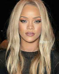 Rihanna In Blonde Locs Rihanna Blonde Hair Rihanna Hairstyles Honey Blonde Hair