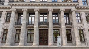Established in 1590, berenberg is one of the oldest banks in the world, and with this heritage comes fantastic opportunities for bright and aspiring. Mitinhaber Der Berenberg Bank Soll Insider Informationen Geteilt Haben