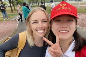 我校学生参与海外网红直播：我为我的国家而自豪