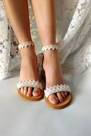 In einem magischen moment voller liebe und verbundenheit haben sie beschlossen, in ihrer beziehung einen schritt weiter zu gehen. Braut Sandalen Im Boho Stil Mit Romantischer Herz Spitze Braut Sandalen Brautschuhe Boho Stil