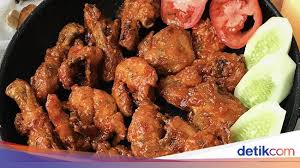 Bakso atau baso adalah jenis bola daging yang lazim ditemukan pada masakan indonesia. Menu Harian Ramadhan Ke 13 Tongseng Ayam Dan Bakso Ayam Goreng Yang Gurih Mantap Suaramasa Com