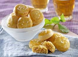 Panggang dalam oven panas 160 c selama 25 menit hingga kuning kecokelatan. Resep Nastar Berempah Enak Kue Kering Lebaran Yang Seolah Tak Pernah Lekang Oleh Waktu Semua Halaman Sajian Sedap