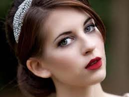 Trang điểm cô dâu đẹp 2014 với màu môi đậm. Honey's Bridal