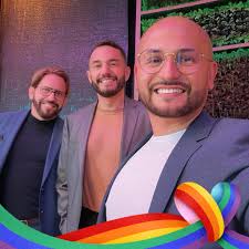 Auntie Mame OMG what a movie!! And what a performance by Russell! Stunned  she didn't tie for best actress. Wow!!