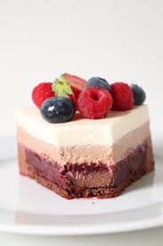 Entremets Entremets 3 Chocolats Fruits Rouges Recette Olivia Patisse 3 Chocolat Fraise Au Chocolat Gateau Fruits Rouges