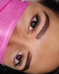 Under normal circumstances, henna will last one to two weeks on and around the wrists and hands before fading. Henna Brows Here S What You Need To Know About The Semi Permanent Brow Tint