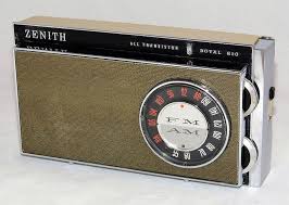 Vintage Zenith Royal 810 Am Fm Transistor Radio 9 Transistors Made In Usa Circa 1966 Transistor Radio Transistor Radio Vintage Vintage Radio