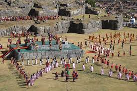 The inti raymi is a festival takes place on june 24th in the fortress of sacsayhuaman, cusco. Das Sonnenfestival Inti Raymi Gulliver Expeditions