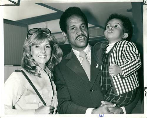 Amazon.com: Vintage photo of Gary Sobers with wife and son Matthew. : לבית ולמטבח
