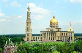 Basilica Of Our Lady Of Lichen Lichen Stary Poland The Basilica Of Our Lady Of Lichen Is Located In The Village Of Lichen S Church Basilica Roman Catholic