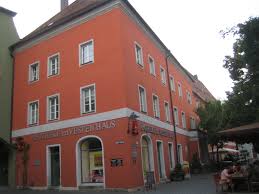 Hier finden sie auch günstige angebote vieler immobilienportale mit. Datei Weiden I D Opf Pfarrplatz 1 Vestes Haus Veste Denis Apel Jpg Wikipedia