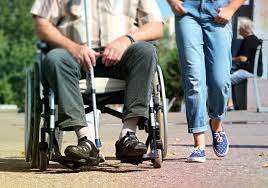 L'indennità di accompagnamento è una prestazione economica assistenziale, dovuta agli invalidi civili totali che necessitano di un'assistenza continua, in quanto non in grado di compiere gli atti quotidiani della vita. Indennita Accompagnamento 2021 A Chi Spetta Nuovi Importi Come Funziona Domanda Leggioggi