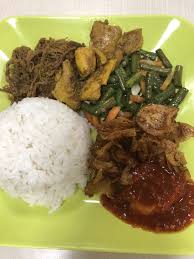 Es campur or ice mixed dessert is one of the typical indonesian drinks that is made by mixing various types of ingredients like fruits and jelly in sweet sop buntut, nasi campur, nasi rawon. 39 Daftar Makanan Khas Surabaya Yang Terkenal Enak Lezat