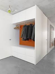 Garderobenschrank Die Individuelle Garderobe Nach Mass Garderobenschrank Garderobe Schrank Garderoben Eingangsbereich