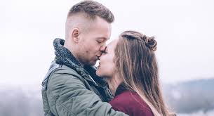 Le fait de la tourner aide à se dire que la journée de travail est. Idee Cadeau Pour 1 An De Couple