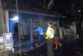 Ordo ini mencakup sekitar 300 spesies burung kerabat pekicau. Warung Di Boyolali Terbakar Saat Pemilik Pindahkan Bbm Dari Jeriken Ke Botol