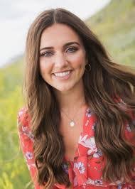 Kerri Robertson's Instagram, Twitter & Facebook