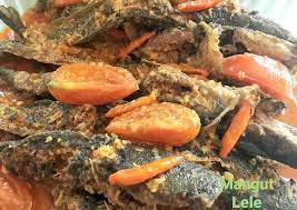 Tambahkan potongan tomat dan jeruk limo sebagai pemanis. Cara Membuat Mangut Lele Pedas Luar Biasa Enaknya Resep Masakan Indonesia Populer