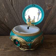 Amazon com sinzyo anastasia once upon a december music box vintage wood carved mechanism musical box wind up gift for christmas birthday valentine s day melody home. Vintage Anastasia Music Box 90 S Galoob 20th Century Fox Etsy Anastasia Music Box Music Box 20th Century Fox