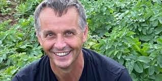 Derrick Bragg's Instagram, Twitter & Facebook