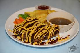 Tempat makan ini berada di desa wisata bromonilan dewa bromo, yakni sebuah desa wisata rintisan yang kini terus berbenah untuk menyambut para wisatawan. Tempat Makan Sedap Di Saujana Utama Sungai Buloh Lovely Bee