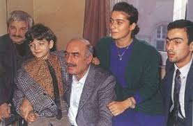Karısının onu aldattığı ile alakalı o dönem bir iki geçti bu isimler hala yaşıyor, alaattin çakıcı nikahlı karısı ile onun sağında beraber olan hangi namus. Yeni Baslayanlar Icin Alaattin Cakici Kronos News Bagimsiz Haber Sitesi