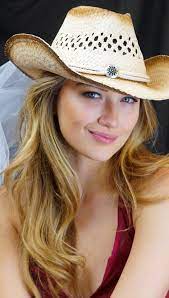 This Cute Bride Cowboy Hat Is Just What The Bride Ordered Made Of Casual Straw It Has An Etra Long White T Cute Cowgirl Outfits Cowgirl Look Cowgirl Outfits