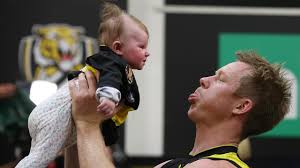 Jun 04, 2021 · nick riewoldt joined the marty sheargold show this morning and debated the merits of his famous mark going back with the flight of footy against his cousin jack's from last weekend. Afl Coronavirus News Updates 2020 Jack Riewoldt Daughter Fox Footy Live