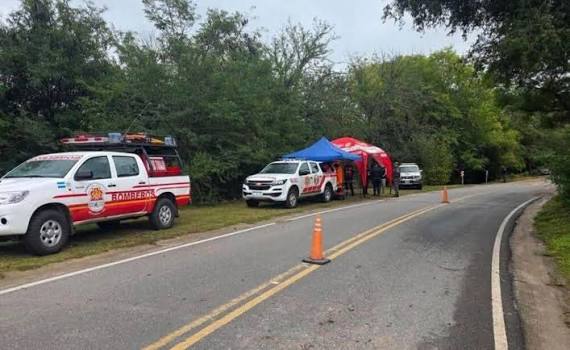 🚨 Pasadas las 4 de la madrugada de este martes, con temperaturas bajo cero  y la corriente del río en su nivel más frío, un efectivo policial se lanzó  al cauce del