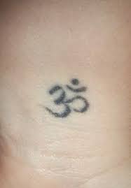 Om Symbol Tattoo I Really Like This One Really Simple Sweet Lines I Like It Om Symbol Tattoo Small Tattoos Symbolic Tattoos